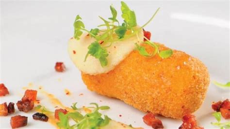 Croquettes de fromage Le 14 Arpents, purée d’oignon caramélisé, bacon et pomme | Recipes ...