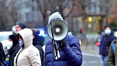 Umfrage Des Allensbach Instituts Scheindemokratie Knapp Ein