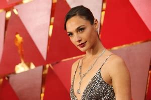 Gal Gadot Ocean Blue Cover Wallpaper Hd Celebrities Wallpapers K