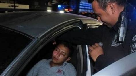 Conductor Ebrio Se Queda Dormido En Su Auto La Silla Rota