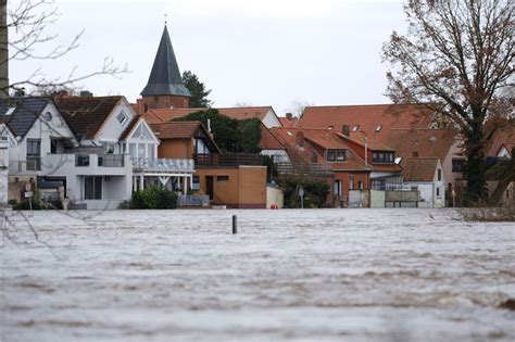 Schäden durch Überschwemmung So gehen Versicherte jetzt vor