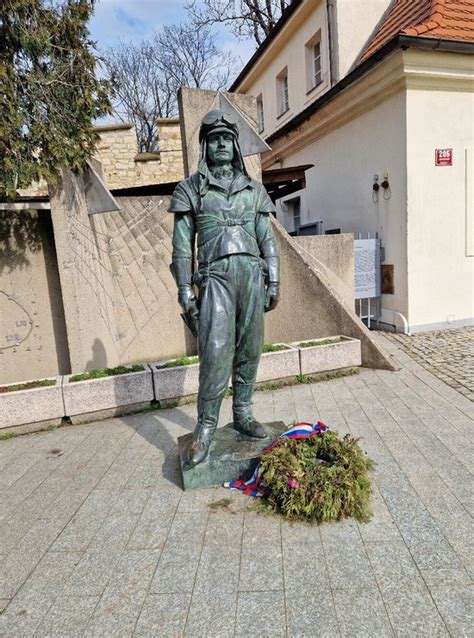 LOS 10 MEJORES complejos turísticos cerca de Statue Of Milan Rastislav