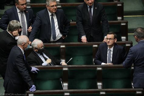 Ciuciubabka z respiratorem Prawdomówność Morawieckiego jest już legendarna