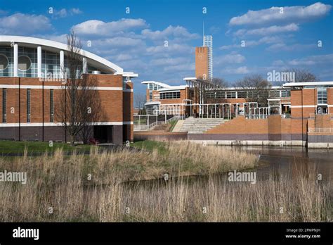 Exterior Of The Orland Park Village Center Complex On Ravinia Avenue In