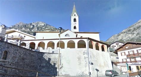 Sondrio Bimbo Di Anni Precipita Dal Lucernario Di Una Chiesa Gravissimo