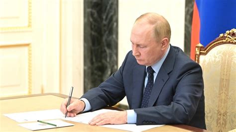 Путин подписал указ об ответе на потолок цен на нефть Новости России