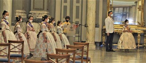 Todo preparado para la Imposición de Bandas a Falleras Mayores y Cortes