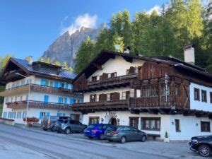 Rifugio Lagazuoi Guide To The Best Hut In The Dolomites Routinely