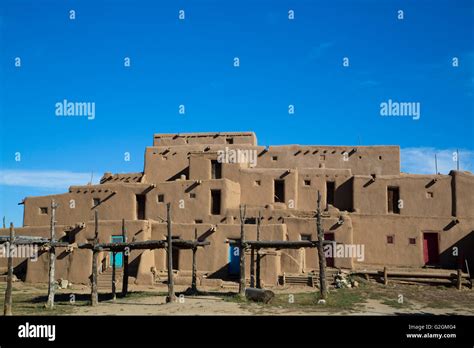 Taos Pueblo, UNESCO World Heritage Site, Pueblo Dates to 1000 AD, New ...