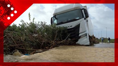 Alluvione A Campi Bisenzio Tir In Bilico Sul Ciglio Della Strada E