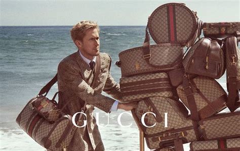 Ryan Gosling Viaggia Nel Tempo E Nello Spazio Nella Campagna Di Gucci Valigeria