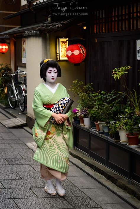 Geishas Going To Work Jorgeciscar Jorge C Scar Flickr