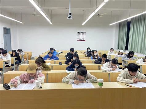 学风建设丨修德求真，追求卓越——商学院2022级新生学生手册考试顺利进行 商学院