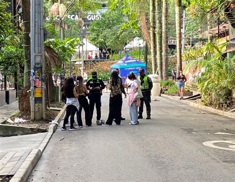 Mujeres Que Empapelaron El Parque Lleras Contra La Explotaci N Sexual