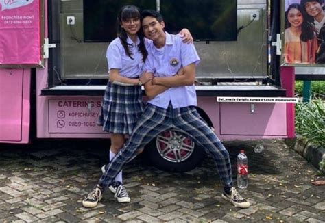 10 Potret Devano Dan Naura Ayu Bintangi Series My Nerd Girl