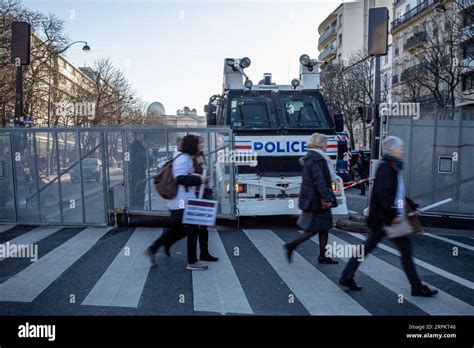 Emmanuel macron colère Banque de photographies et dimages à haute