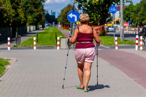 Dla kogo wcześniejsza emerytura 2024 Jakie warunki trzeba spełnić