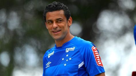 Fred passará por cirurgia no joelho e desfalcará Cruzeiro por até oito