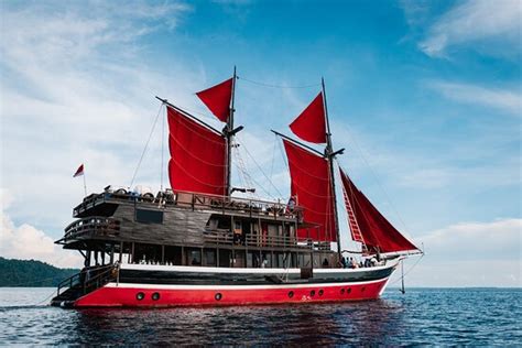 La Galigo Liveaboard Ultimate Raja Ampat D N Trip Waisai