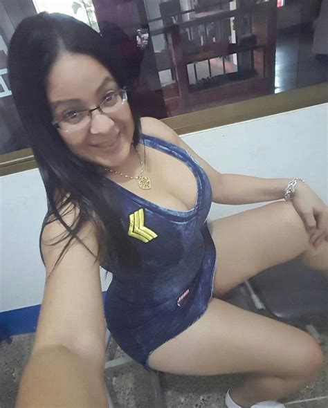 Professora Tarada Exigia Sexo Com Seus Alunos Em Troca De Notas Altas E