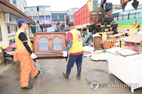 태풍피해 복구작업 연합뉴스