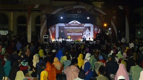 Sambut Pemilu 2024 Kpu Kabupaten Kediri Bersholawat Bersama Gus Lik