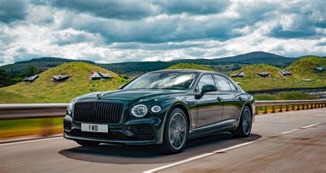 GCG_2022_Bentley_Flying-Spur_Hybrid_lf34actn - The Green Car Guy