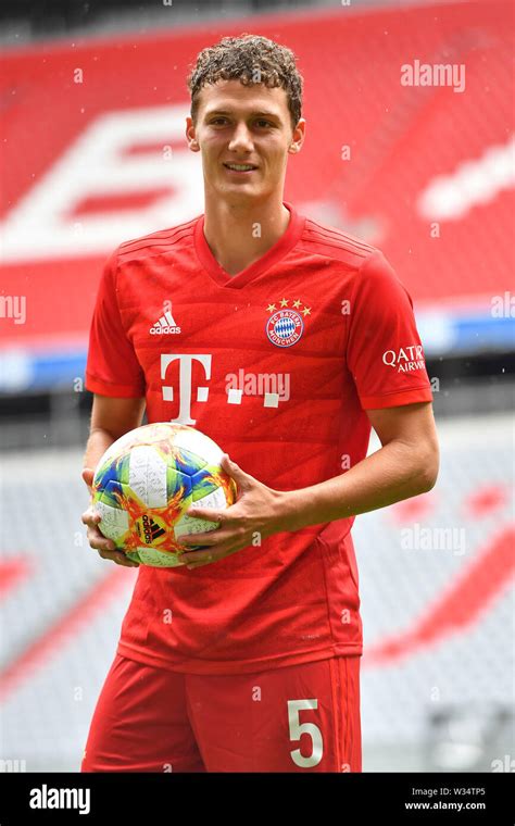 Benjamin Pavard Bayern Hi Res Stock Photography And Images Alamy