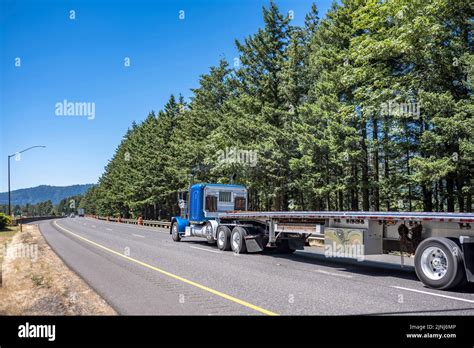 Industrial Blue Classic Big Rig Semi Truck Tractor With Extended Hi Res