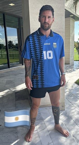 Lionel Messi Pays Tribute To Diego Maradona By Wearing The Argentina Legends Iconic Jersey From