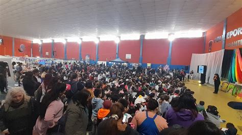 Personas Pasaron Por La Primera Jornada De La Feria Del Libro