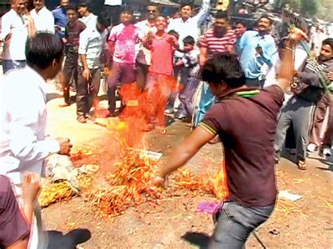 Bjp Workers Burn Effigy Of Rajnath Singh In Protest Against Their Party