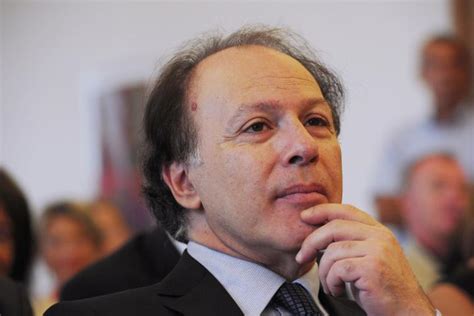 El escritor Javier Marías sufre una afección pulmonar