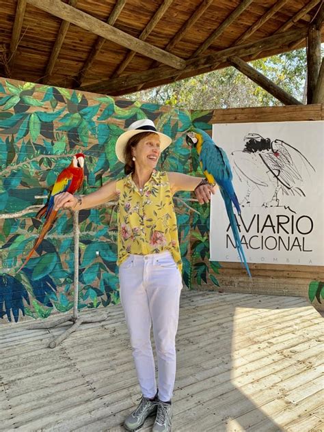 JENNIFER ACKERMAN AUTORA DEL LIBRO EL INGENIO DE LOS PÁJAROS VISITÓ