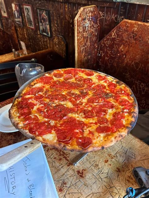 The Great New York City Pizza Tour History By The Slice The Bowery