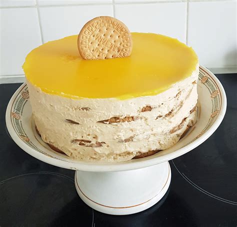 Bolo de bolacha cobertura de creme de ovos Culinária de Portugal