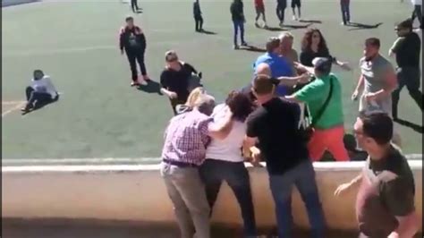 COÑAZA PELEA DE PADRES DE FAMILIA EN PARTIDO DE FUTBOL DE SUS NIÑOS