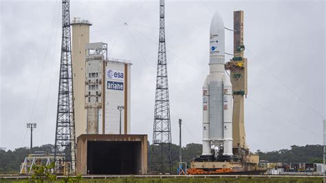 ESA - Webb on Ariane 5 roll-out to the launch pad