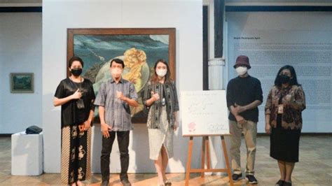 Gores Garis Perempuan Pameran Seni Rupa Karya Seniman Wanita Di