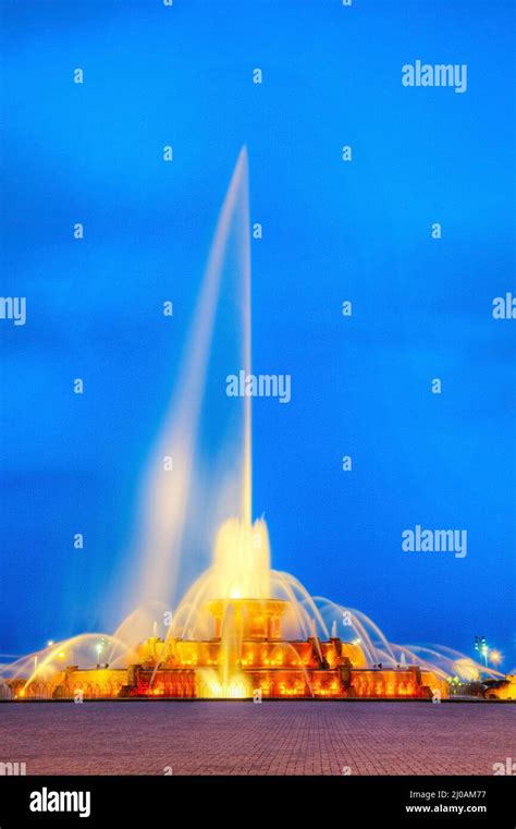 Illuminated fountain in Millennium park, Chicago Stock Photo - Alamy