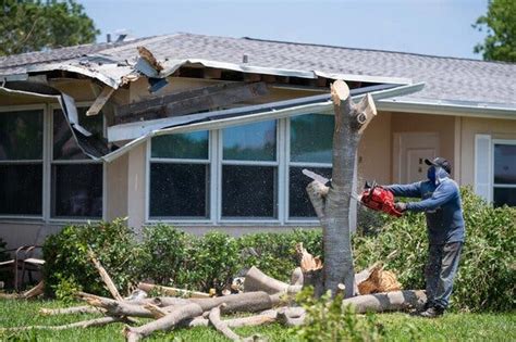 Tornado Strikes Near Palm Beach Gardens Fla The New York Times