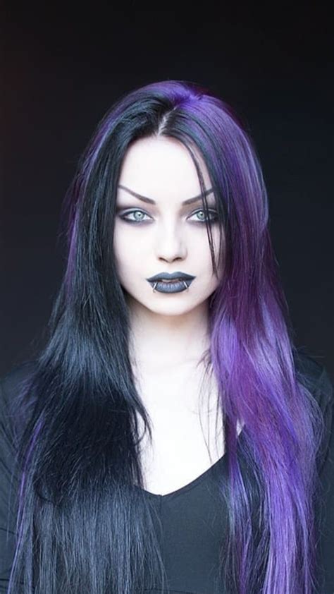 Pin By Claudia Herrera Ram On Imágenes Góticas Gothic Hairstyles Goth Beauty Goth Hair