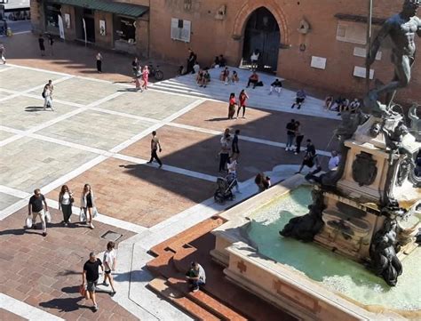 Pulizia Centro Storico Bologna Torna A Splendere