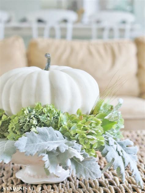 White Pumpkin Centerpiece 2 DIYbunker