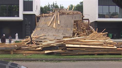 Most of Houston Heights still without power after deadly storms | khou.com