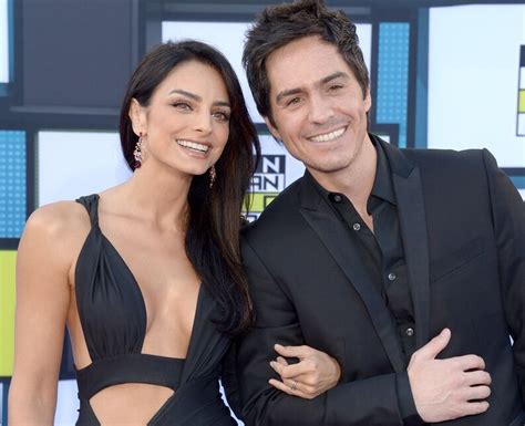 Im Genes De Aislinn Derbez Y Mauricio Ochmann Agarrados De Las Manos