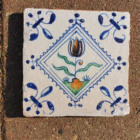 Azulejo antiguo con tulipán de flores 1 Loza de barro Catawiki