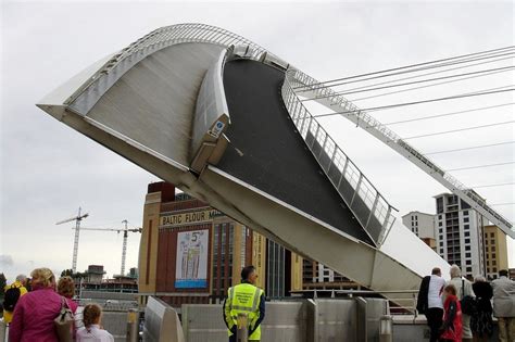 Gateshead Millennium Bridge: World’s Only Tilting Bridge | Amusing Planet