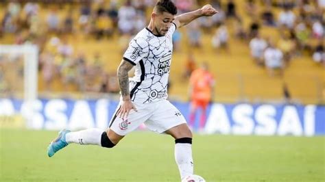 Lateral João Pedro chega a Porto Alegre para assinar o Grêmio O