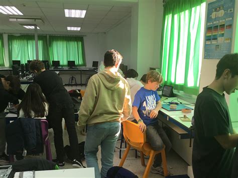 Innovación En El Aula Proyecto De Réplica De Pc Y Diseño De